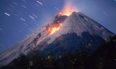 В США заявили о начале извержения крупнейшего вулкана